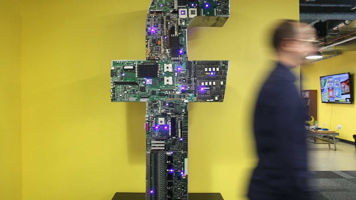 Facebook removes hundreds of pages and accounts that spread fake news